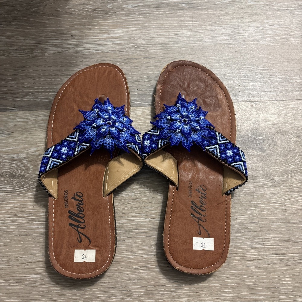 Diseños Alberto Huichol Beaded Leather Sandals Size 7 Blue Flower Huaraches
